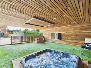 Entertaining Area- click for photo gallery